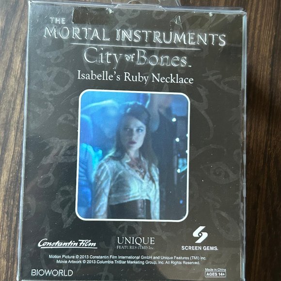Bioworld Mortal Instruments Authentic RepIica Necklace ASO Isabelle Lightwood - Picture 4 of 13